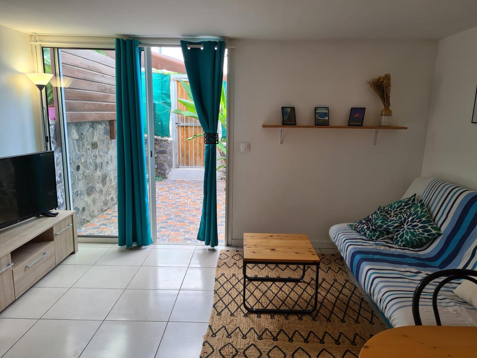 Ti Coin Tranquille Apartment L'Etang-Sale Exterior photo
